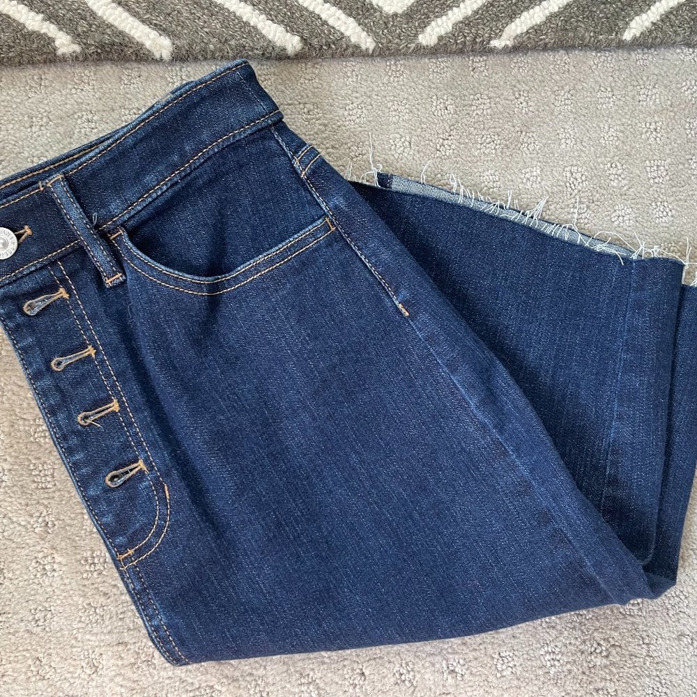 Womens denium skirt, banana - size 2 [Fits large to size]